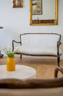 Area soggiorno di Naples Historic Center - 3 Bedroom Apartment by the Duomo Titta & Lello