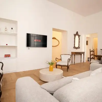 Naples Historic Center - 3 Bedroom Apartment by the Duomo Titta & Lello