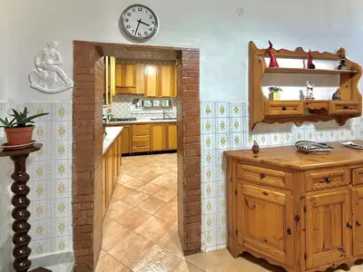 Cucina o angolo cottura di La Casa di Bijou a Napoli Materdei con giardino