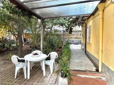 Giardino di La Casa di Bijou a Napoli Materdei con giardino