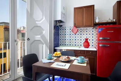 Cucina o angolo cottura di Royal Suite - Luxury Home in the Heart of Naples