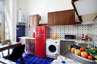 Cucina o angolo cottura di Royal Suite - Luxury Home in the Heart of Naples
