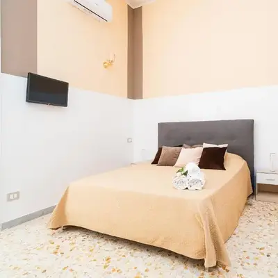 Lenny House