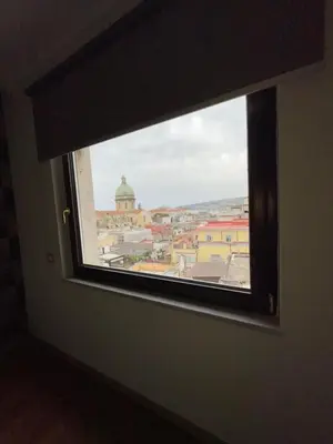 Vista generica su Napoli o vista sulla città dall'interno del bed & breakfast