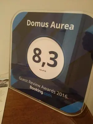 Certificato, attestato, insegna o altro documento esposto da Domus Aurea