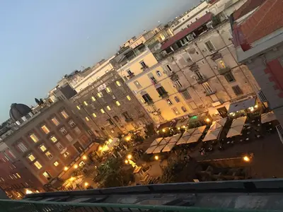Vista generica su Napoli o vista sulla città dall'interno del bed & breakfast