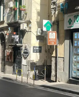 Certificato, attestato, insegna o altro documento esposto da Casetta Piazza Plebiscito