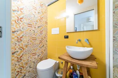 Bagno di La Terrazza sui Quartieri Stanza e bagno Privati in Appartamento Condiviso