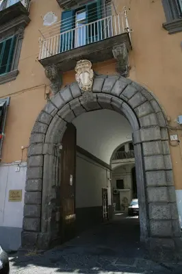 Facciata o entrata di Napoli Retro