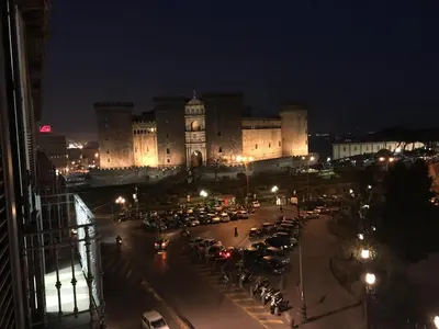 Vista generica su Napoli o vista sulla città dall'interno dell'affittacamere