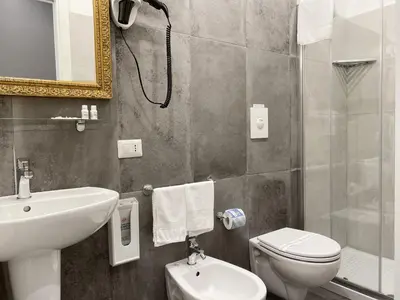 Bagno di Piazza Bovio 22