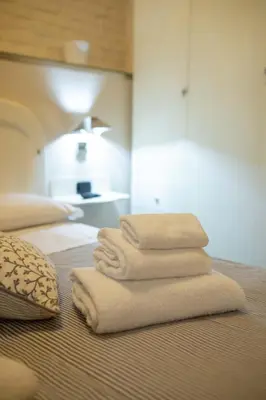 Letto o letti in una camera di Two Sisters Suites