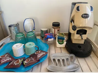 Set per la preparazione di tè e caffè presso La Casa sui Tetti