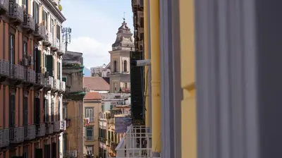 Vista generica su Napoli o vista sulla città dall'interno dell'appartamento