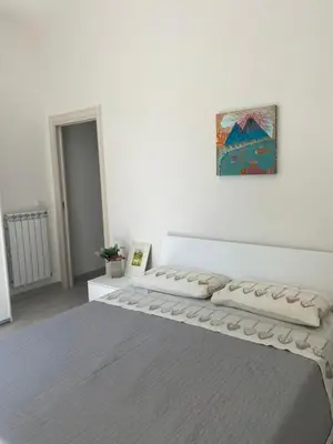 Letto o letti in una camera di GARDEN HOUSE Apartments in Naples