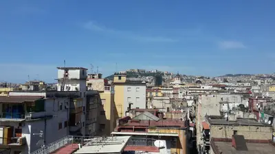 Vista generica su Napoli o vista sulla città dall'interno del bed & breakfast