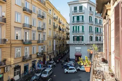 Vista generica su Napoli o vista sulla città dall'interno del bed & breakfast