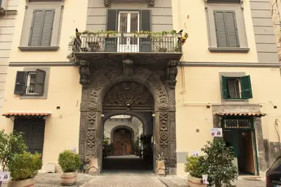 Facciata o entrata di Varriale Apartaments 2,0 free parking for small cars only