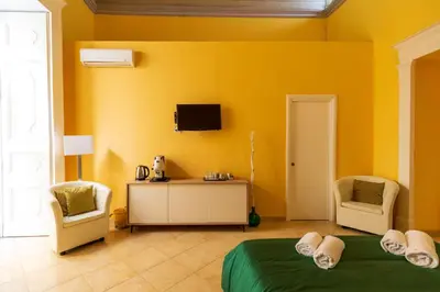 TV o dispositivi per l'intrattenimento presso Suites Trinità in Toledo street