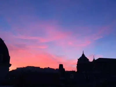 Alba o tramonto visti dall'interno del bed & breakfast o dai dintorni