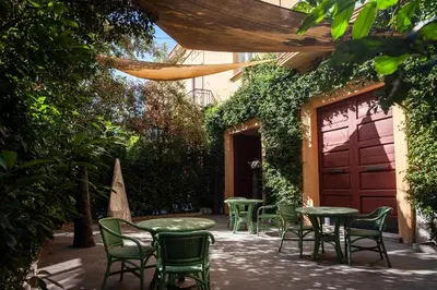 Giardino di Atelier Inès Arts & Suites