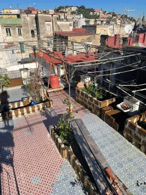 Vista generica su Napoli o vista sulla città dall'interno dell'appartamento