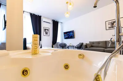 TV o dispositivi per l'intrattenimento presso Munì Boutique Flat by Babylon Stay