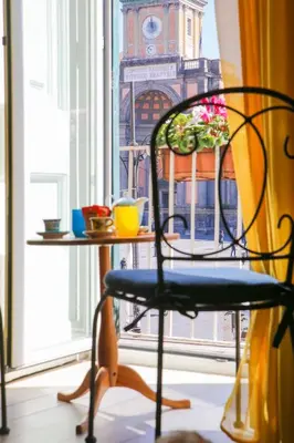 Area soggiorno di Bed & Breakfast Piazza Dante