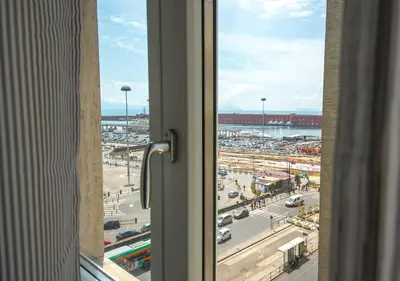 Vista generica su Napoli o vista sulla città dall'interno del bed & breakfast