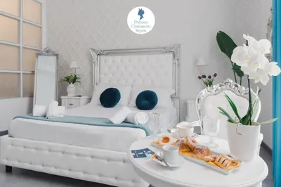 Letto o letti in una camera di Palazzo Chiatamone