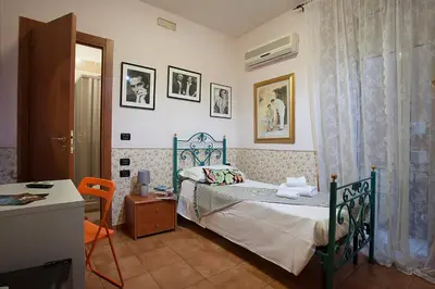 Letto o letti in una camera di Hotel Cineholiday