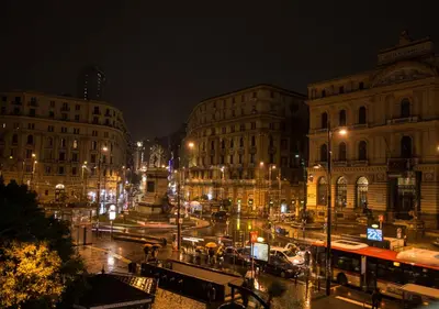 Vista generica su Napoli o vista sulla città dall'interno dell'hotel