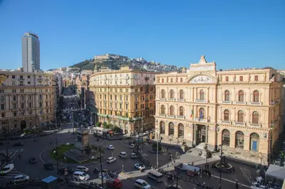 Vista generica su Napoli o vista sulla città dall'interno dell'hotel