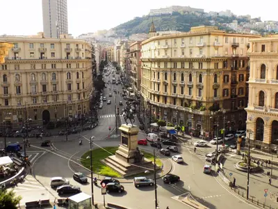 Vista generica su Napoli o vista sulla città dall'interno dell'hotel