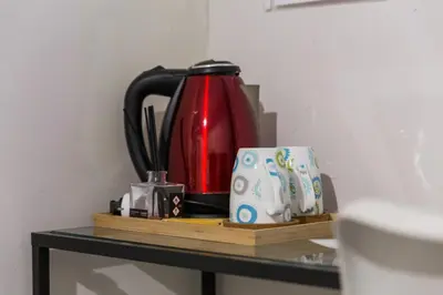 Set per la preparazione di tè e caffè presso Chiaia 205 By Dimorra