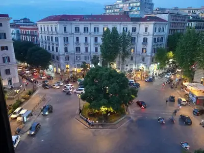Vista generica su Napoli o vista sulla città dall'interno dell'appartamento