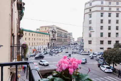 Vista generica su Napoli o vista sulla città dall'interno dell'affittacamere