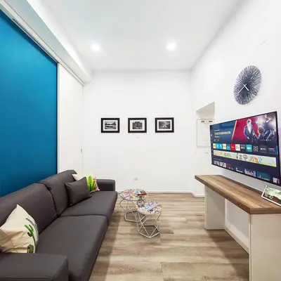 TV o dispositivi per l'intrattenimento presso Napulitano Assaje Home, arte e tradizione nel cuore del Centro Storico!
