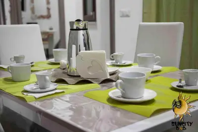 Set per la preparazione di tè e caffè presso Suncity B&B