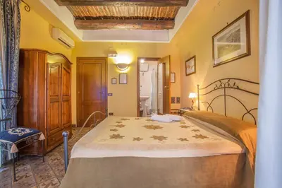Letto o letti in una camera di B&B L'Alloggio Dei Vassalli