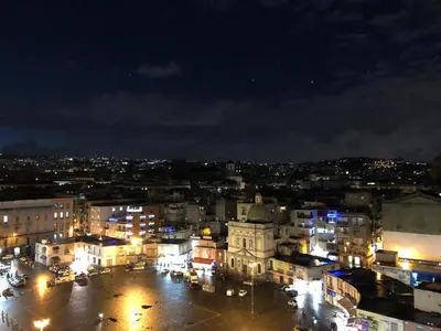 Vista generica su Napoli o vista sulla città dall'interno del bed & breakfast