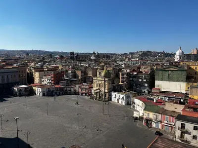 Vista generica su Napoli o vista sulla città dall'interno del bed & breakfast