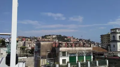 Vista generica su Napoli o vista sulla città dall'interno della casa vacanze