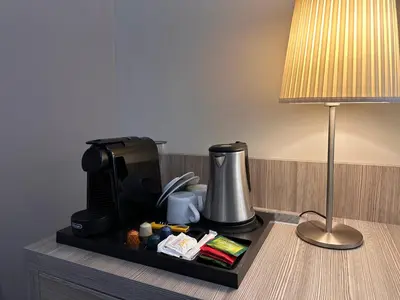 Set per la preparazione di tè e caffè presso Art Suite nel Cuore di Napoli