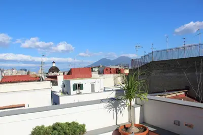 Vista generica sulle montagne o vista sulle montagne dall'interno dell'appartamento