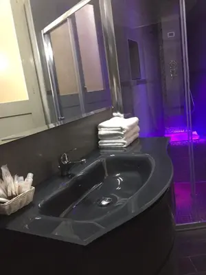 Bagno di MB95 - Mezzocannone Luxurious Bed&Breakfast