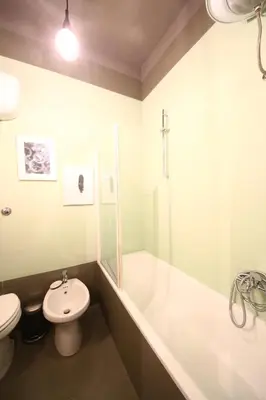 Bagno di Casa Maulù a Napoli centro