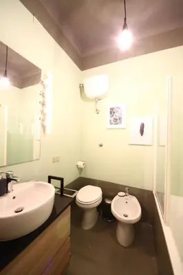 Bagno di Casa Maulù a Napoli centro