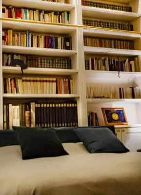 Letto o letti in una camera di la stanza del filosofo