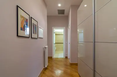 Bagno di Elegant Flat at Municipio by Napoliapartments